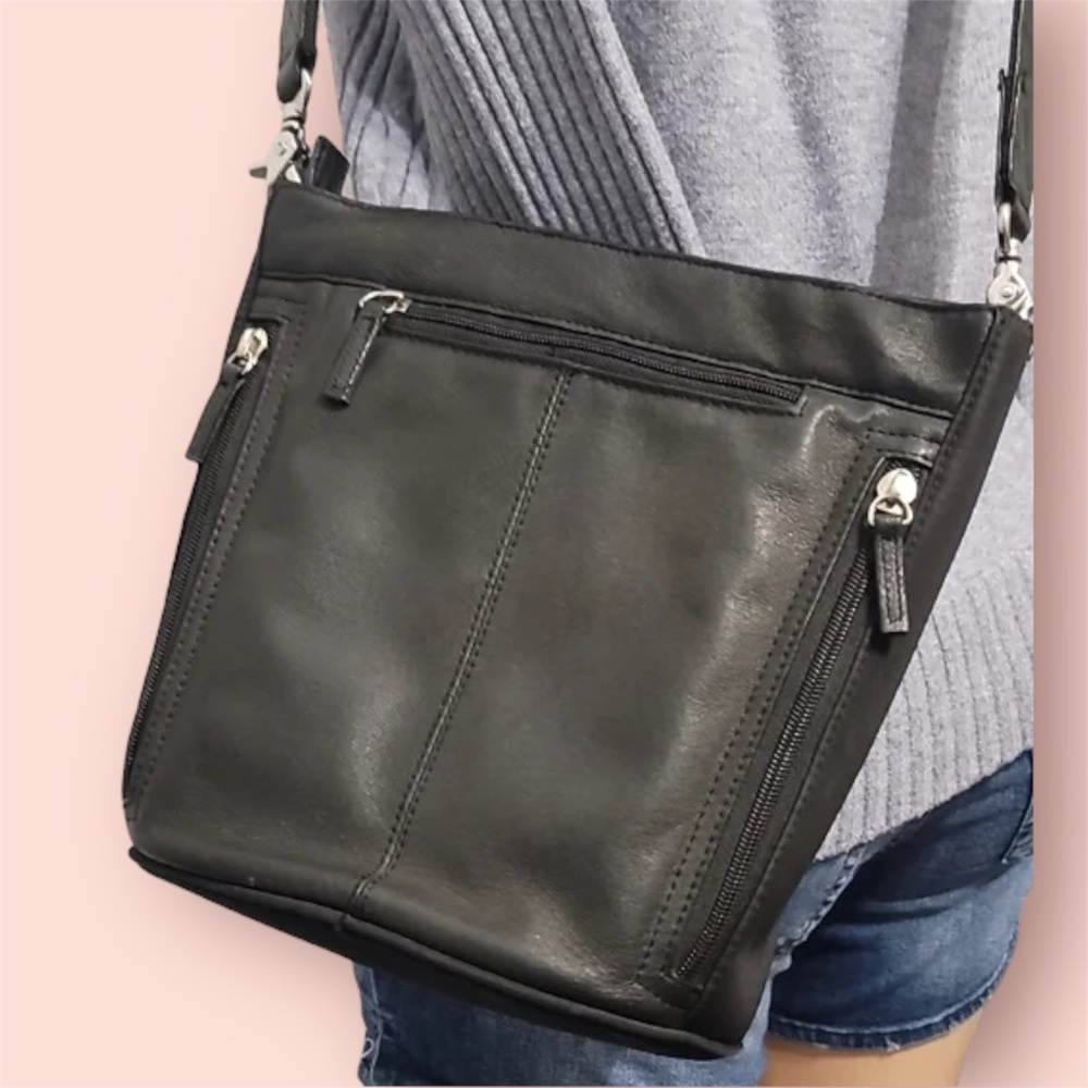 Gun Tote'n Mama Handbag - Picture 3 of 11